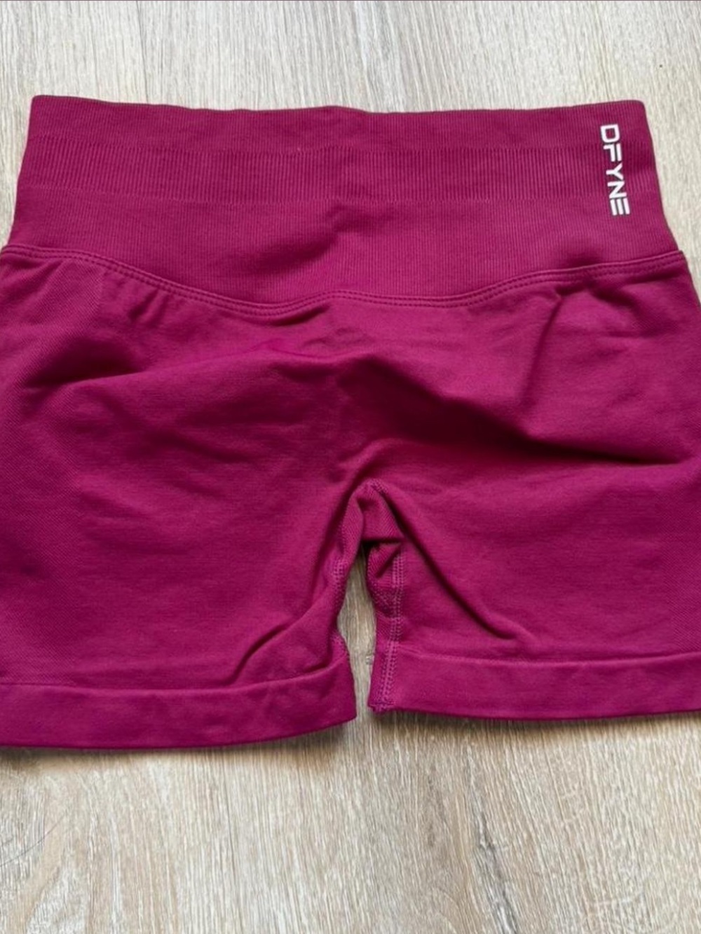 DFYNE Winter Berry Sports Bra and Shorts Set - Picture 3 of 6